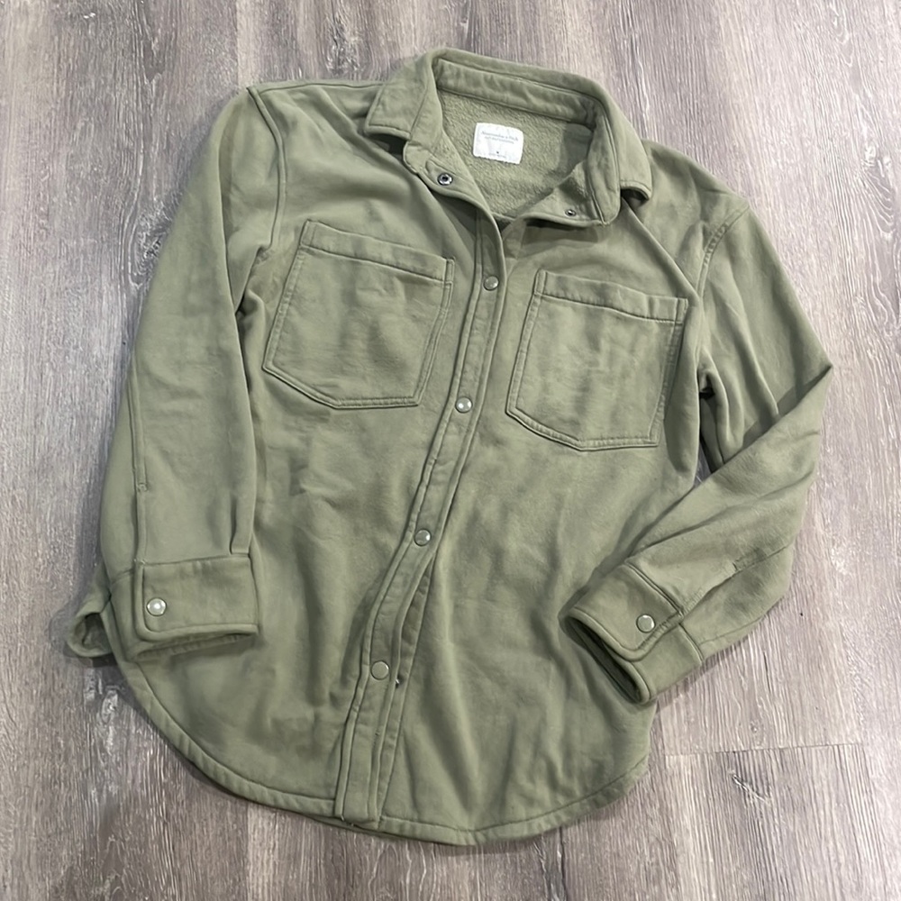 NWOT ABercrombie & Fitch Fleece Soft Shacket Olive M